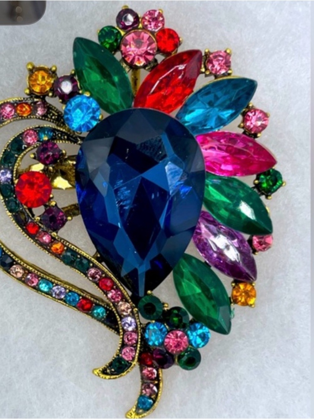 Heart Crystal Rhinestone Brooch or Pendent with Deep Blue Center - Picture 8 of 8